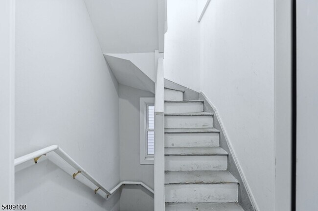 Building Photo - 913 S 18th St