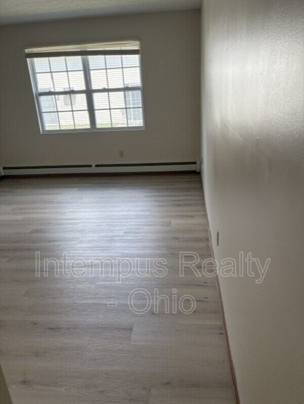 Building Photo - 7465 Huntington Dr