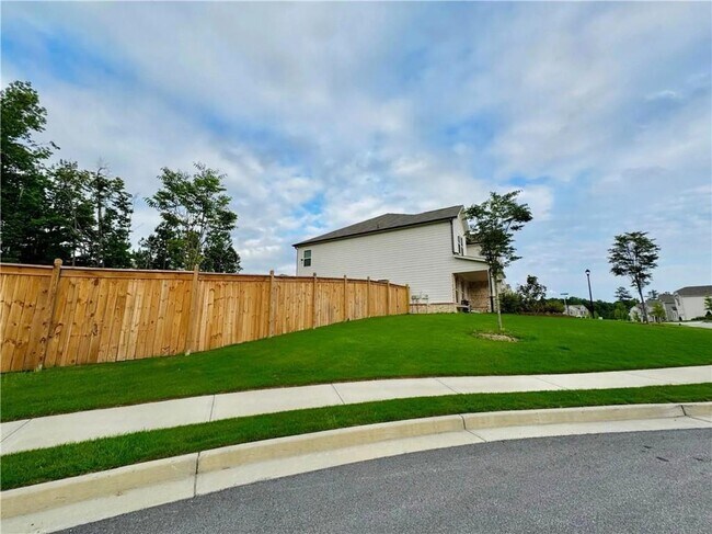 Building Photo - 830 Elderberry Ct