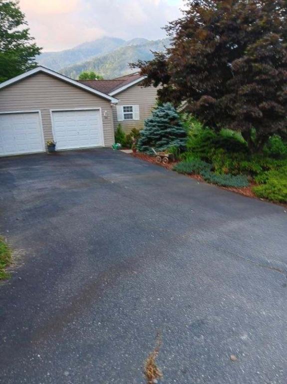 Primary Photo - 144 Highview Dr