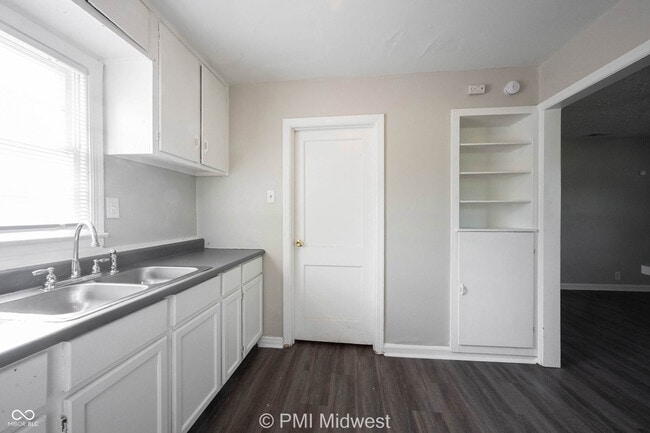 Building Photo - 5959 E 24th St