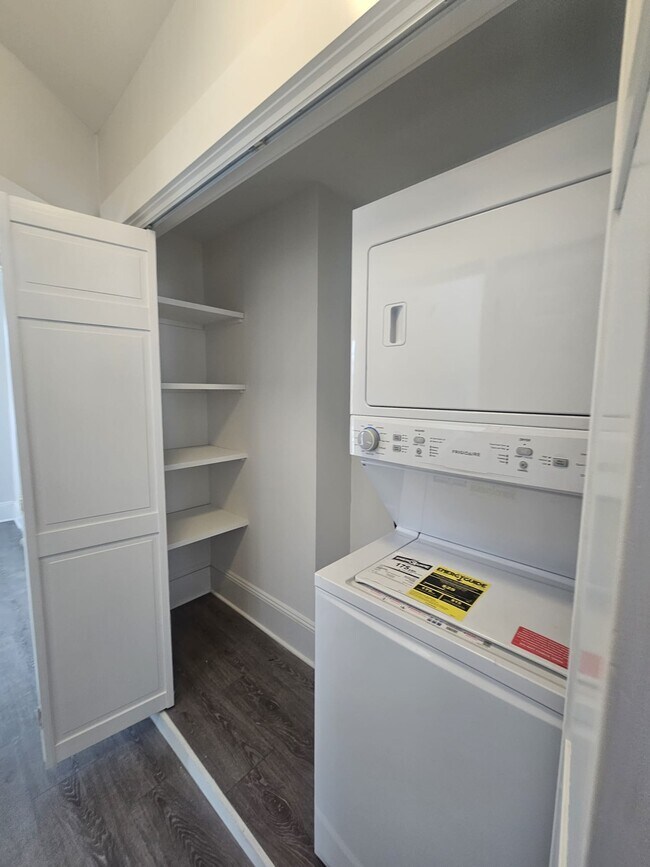 Building Photo - Fairfield Ave