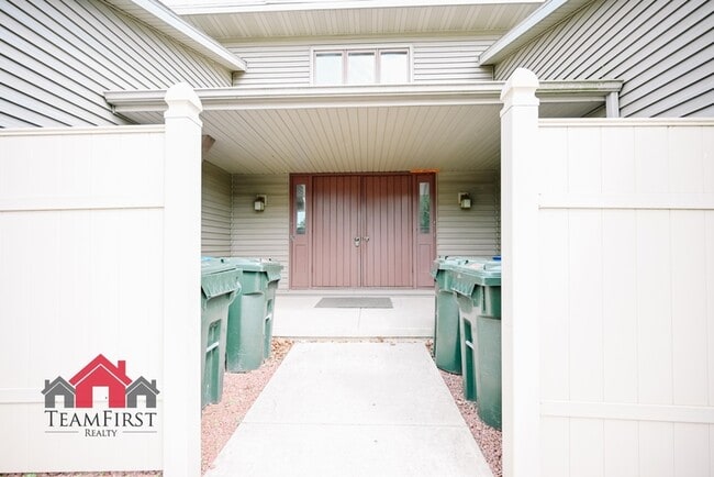 Building Photo - 488 S Good Hope Rd