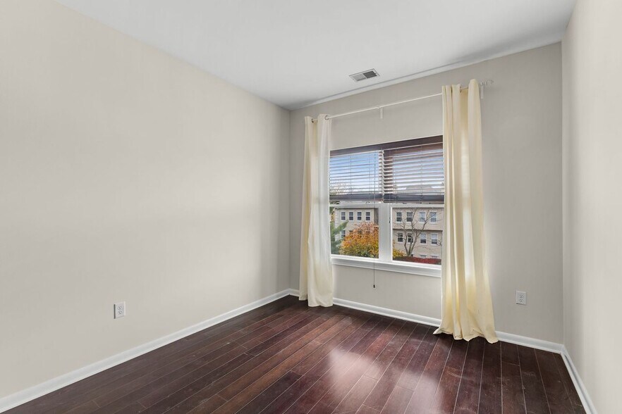 Building Photo - 1017 Brittany Dr