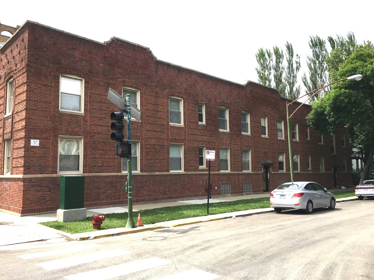 Building Photo - 4008 N Hamlin Ave