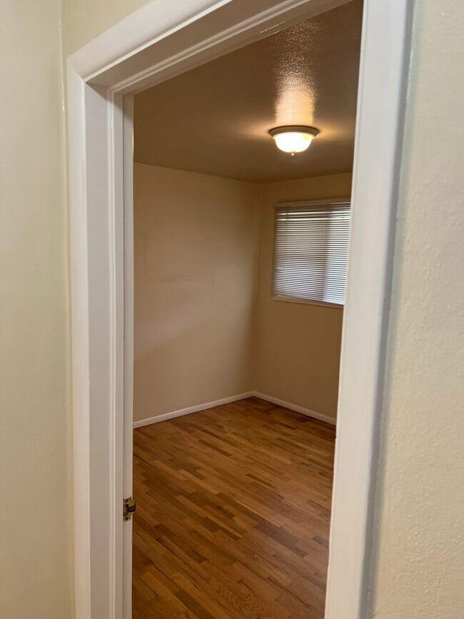 Building Photo - 3 Bedroom House in Southwest Eugene