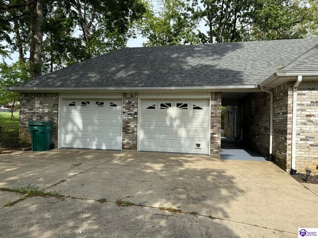 Building Photo - 608 Birch Dr.