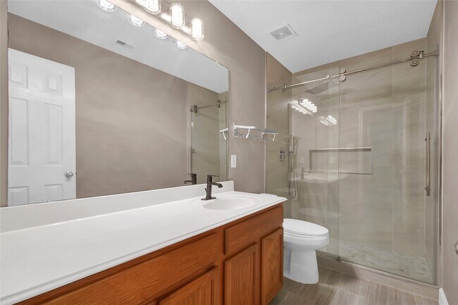 Building Photo - 25525 Oakhurst Forest Dr