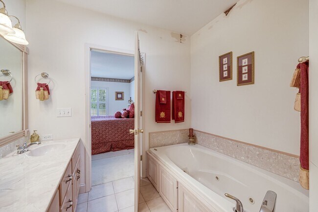 Building Photo - 2923 Rutherford Dr
