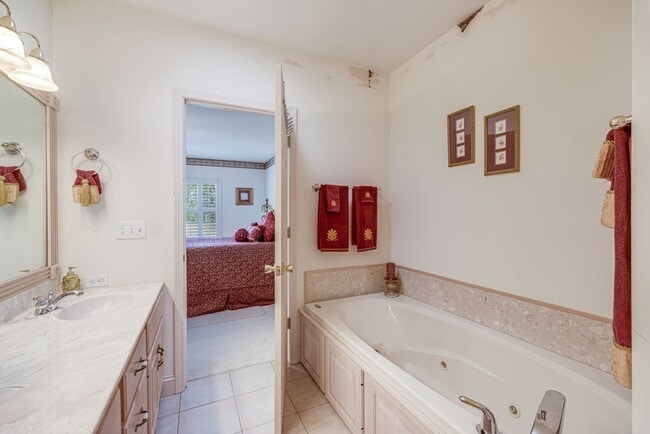 Building Photo - 3 Bed, 3 Bath Condo for Rent – Available August 10th