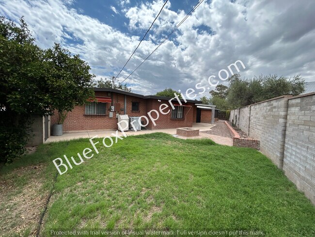 Building Photo - 3523 N Stewart Ave