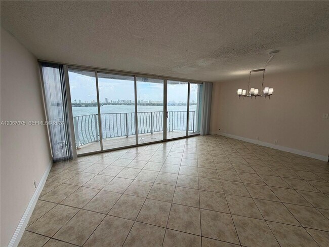 Building Photo - 7601 E Treasure Dr