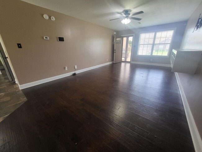 Building Photo - 703 Jim Brown Dr
