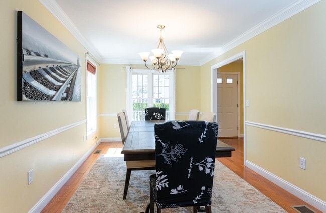 Building Photo - 4 Lowther Pl