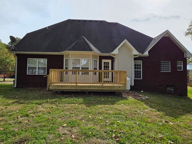 Building Photo - Holiday SPECIAL!! $500 OFF Your Move-In Co...