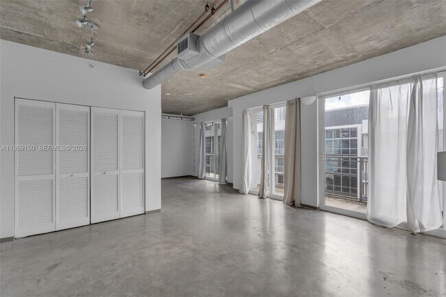 Building Photo - 455 NE 25th St