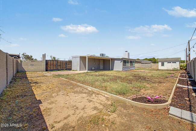 Building Photo - 1711 W Montecito Ave
