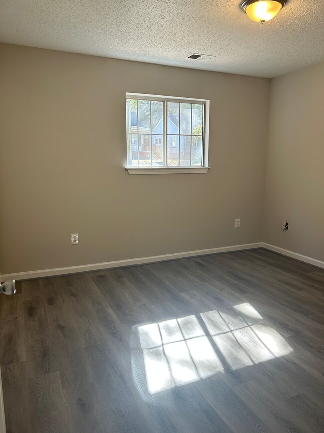 Building Photo - 21B 1st St