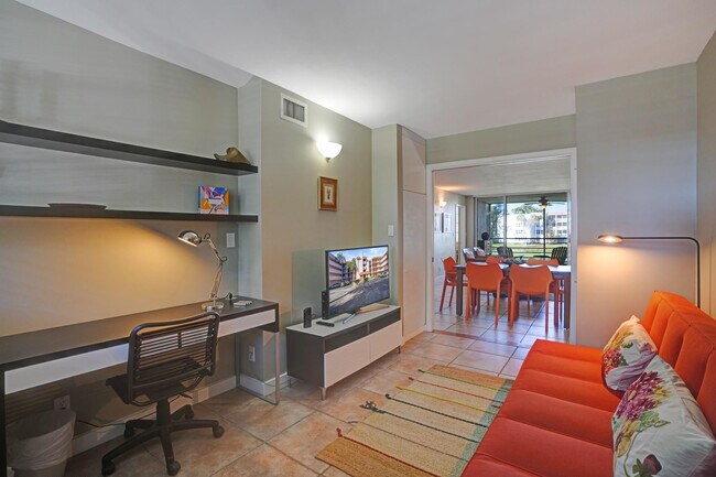 Building Photo - 1831 Sabal Palm Dr