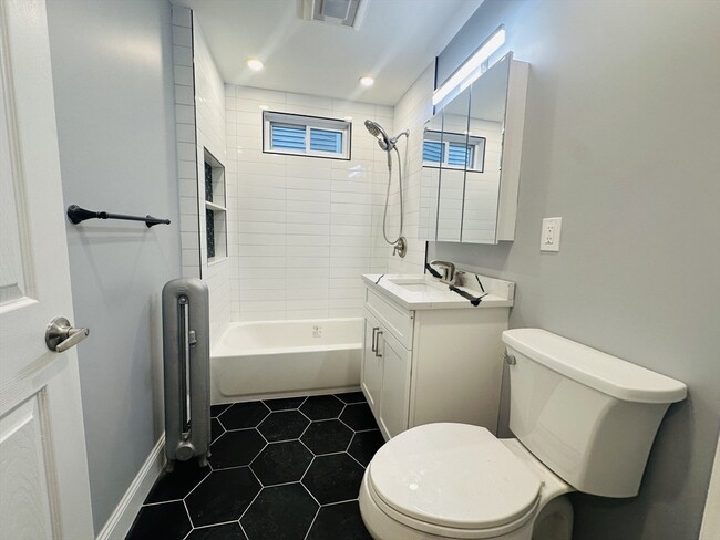 Building Photo - 28 Melbourne St