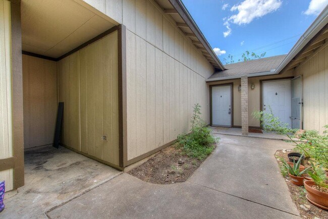 Building Photo - 2412 Burleson Ct