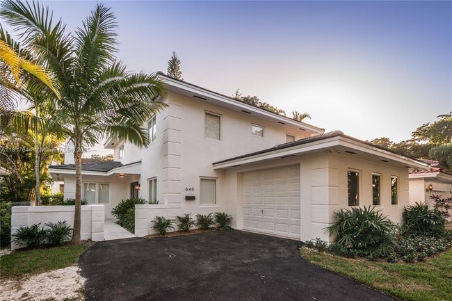 Building Photo - 640 Puerta Ave