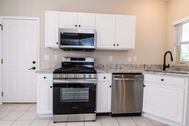 Building Photo - 2 bed 2 bath Ranch Townhouse in Winfield