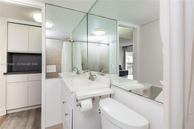 Building Photo - 8889 Fontainebleau Blvd