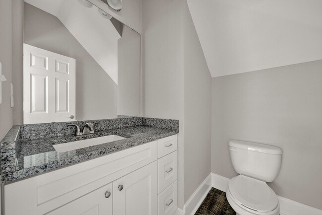 Building Photo - Two Story Cottage In Historic Waxhaw