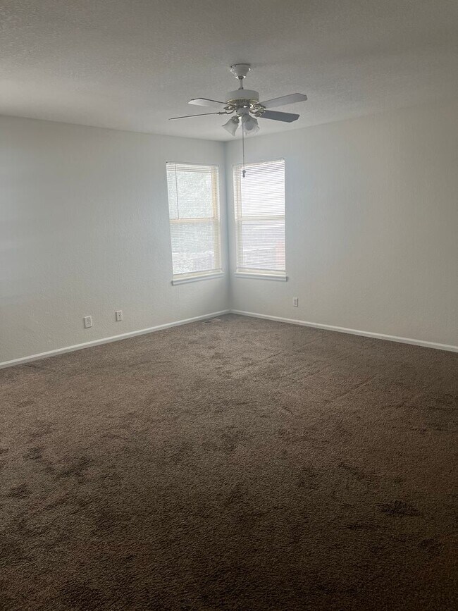 Building Photo - Gorgeous 4bd Home in  Cul-de-sac!!