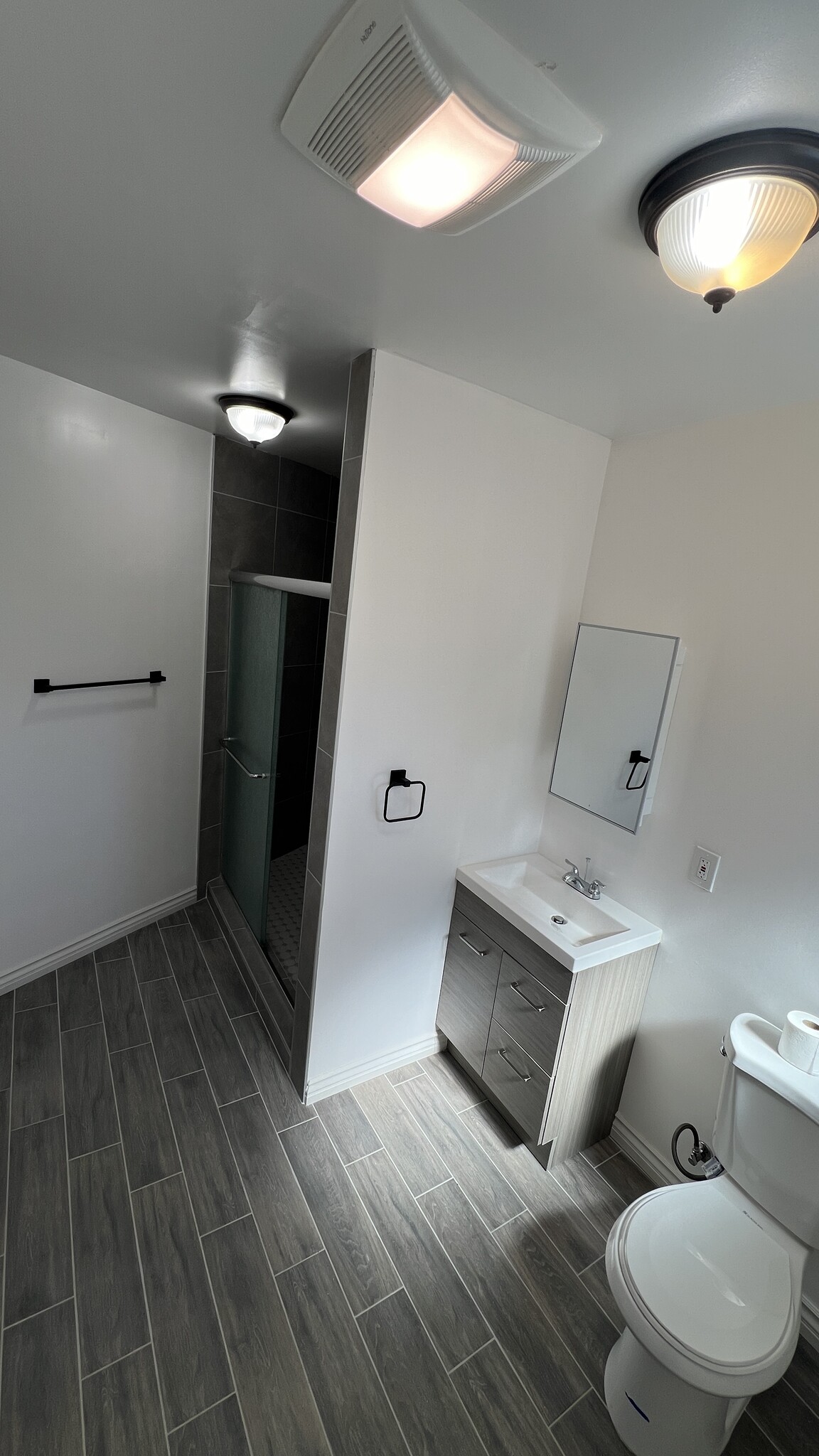 bathroom and shower - 2707 Fairmount St