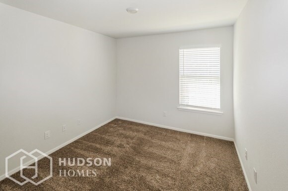 Building Photo - NOW AVAIALBLE! - 10529 Fort Cibolo Trl, Cr...