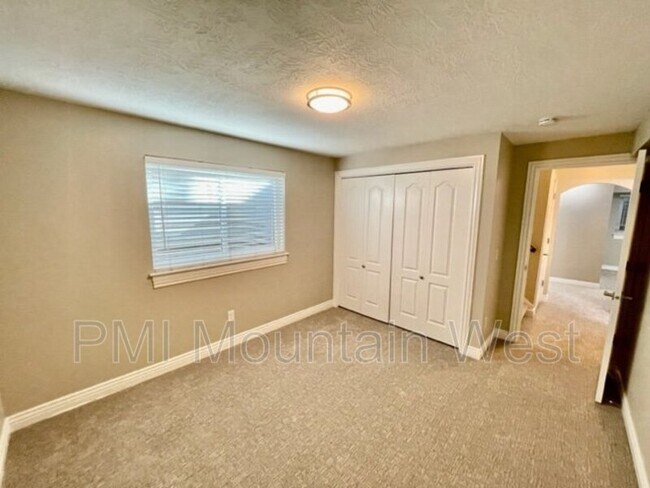 Building Photo - 499 N 200 W