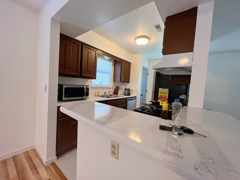 Building Photo - 6621 Woodwedge Dr