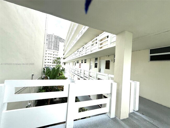 Building Photo - 3020 Marcos Dr