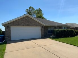 Building Photo - 3605 SW Carriageway Ave