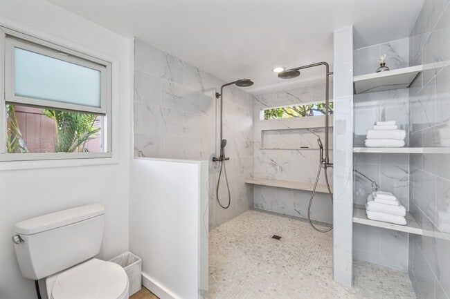 Building Photo - Elegant Home w/ Private Beach Access, Pool...