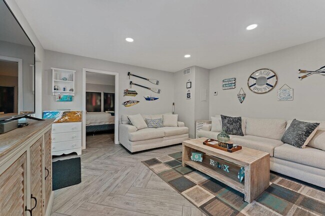 Building Photo - 1605 S US Hwy 1