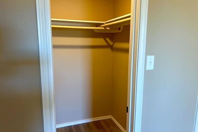 Building Photo - 1301 E 16th St