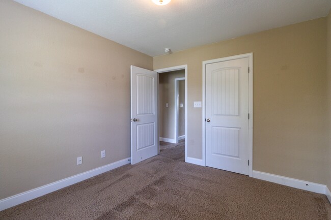 Building Photo - 839 Wells Rd