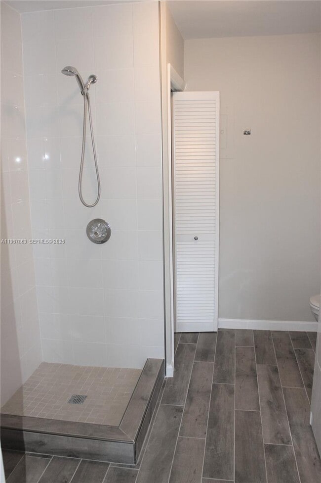 Building Photo - 1900 N 32nd Ct