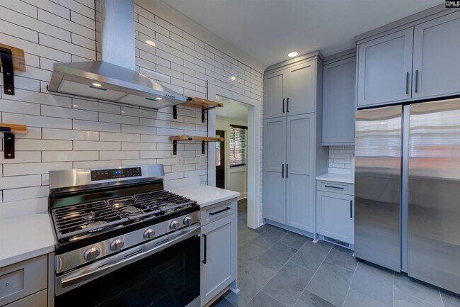 Building Photo - 2405 Sumter St
