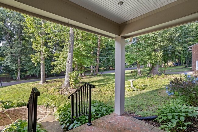 Building Photo - Spacious 4-Bedroom Home with Fenced Yard in Hampton Woods