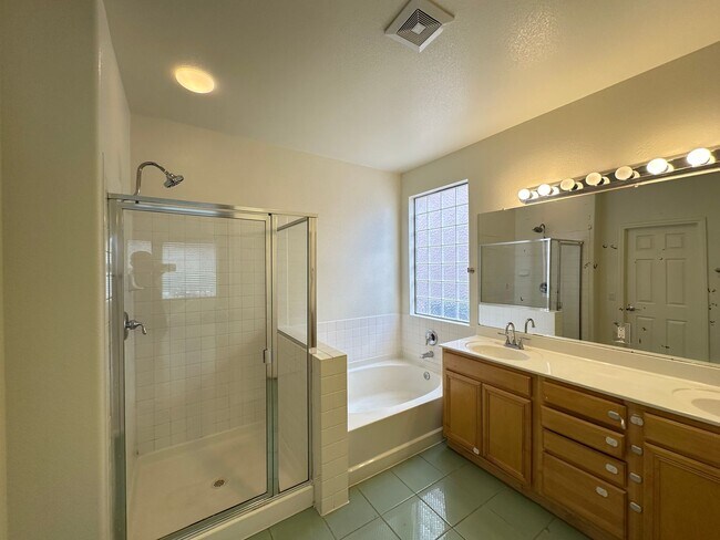 Building Photo - MADISON PLACE AT SUMMERLIN