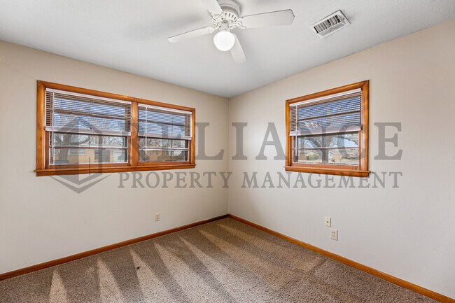 Building Photo - 2922 S Euclid St