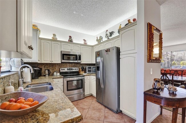 Building Photo - 1025 NW 105th Way