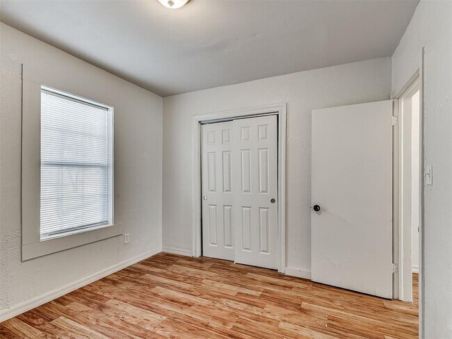 Building Photo - 1229 Meta Ave