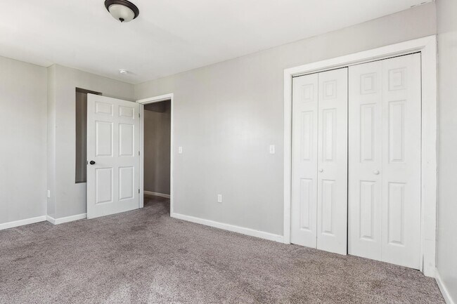 Building Photo - 1906 Vine St