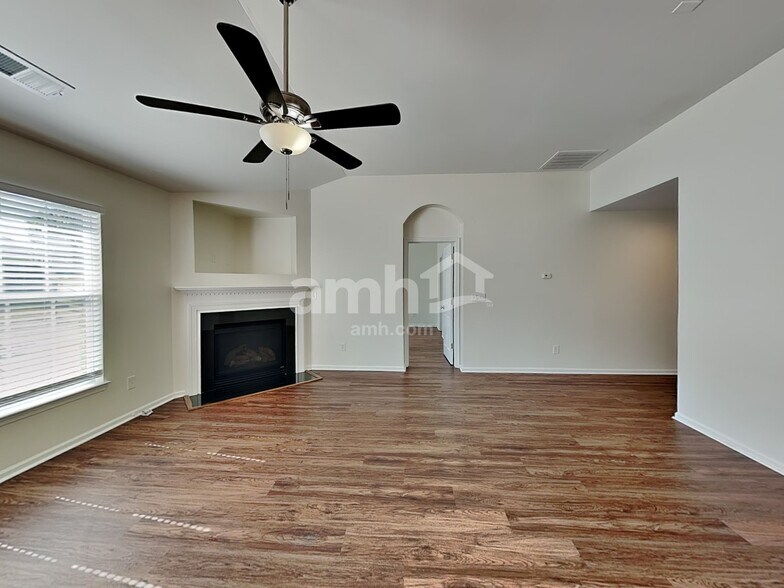 Building Photo - 112 Golden Valley Dr