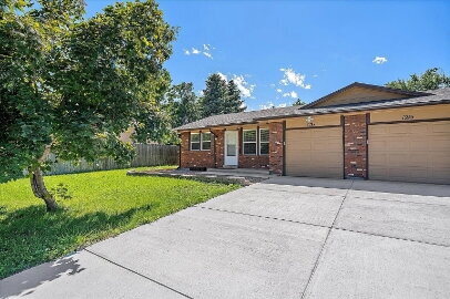 Building Photo - **FIRST MONTH FREE**!!  Immacutate, FULLY FURNISHED 2-Bed - 1 Bath Duplex with Garage & Fenced Ya...